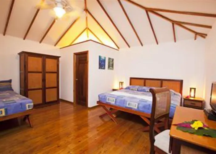 Las Rocas Resort And Dive Center